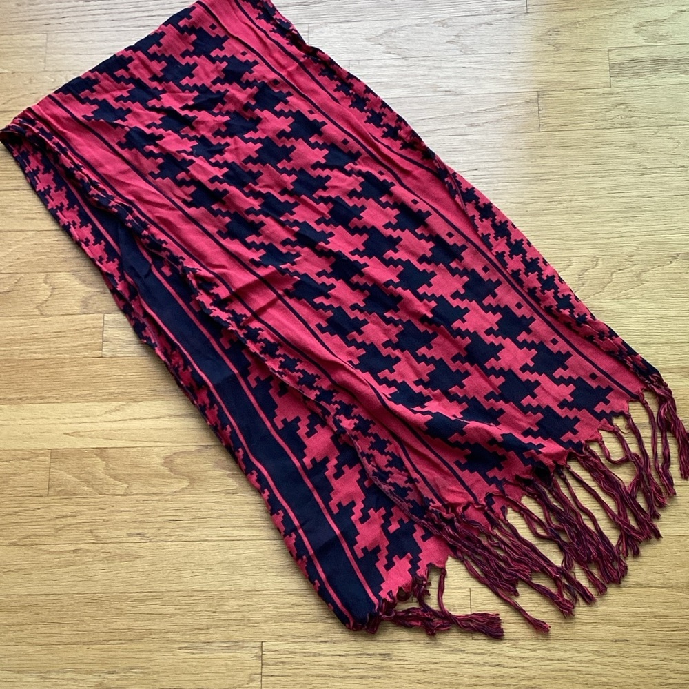 Geometric Pattern Scarf